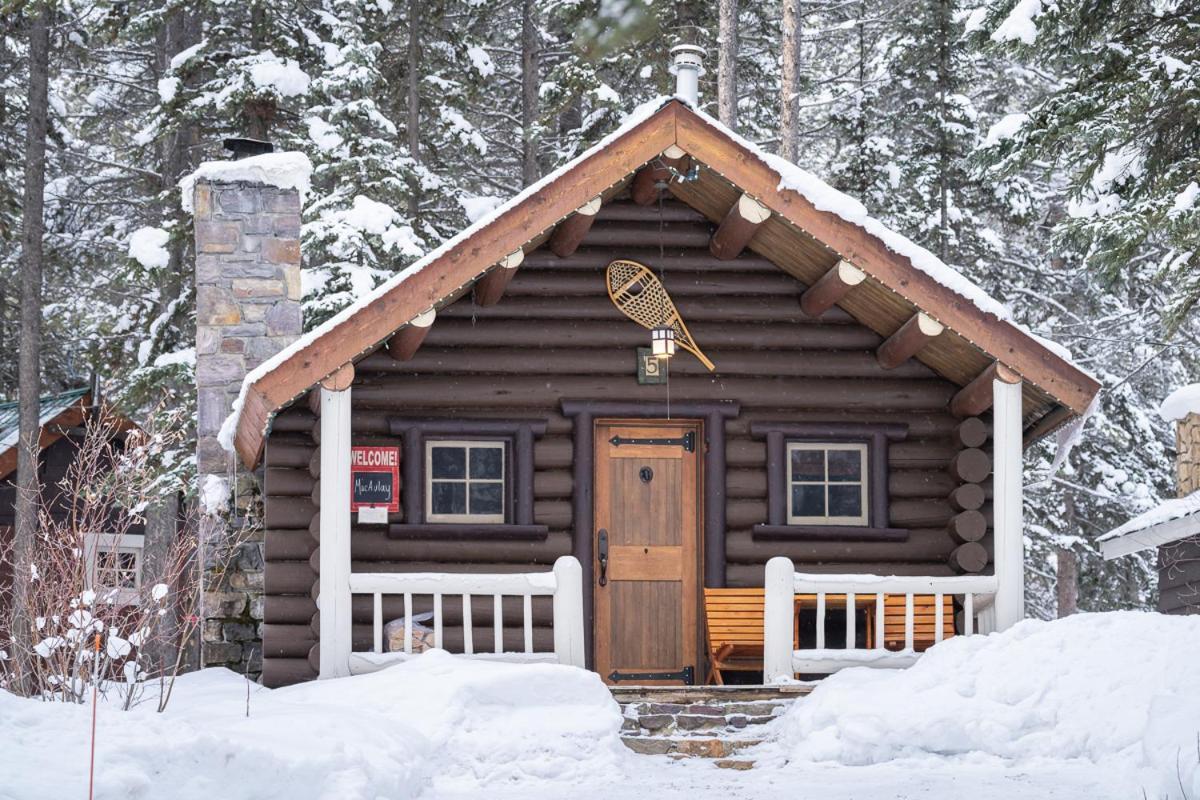 Storm Mountain Lodge & Cabins Castle Junction Exteriör bild
