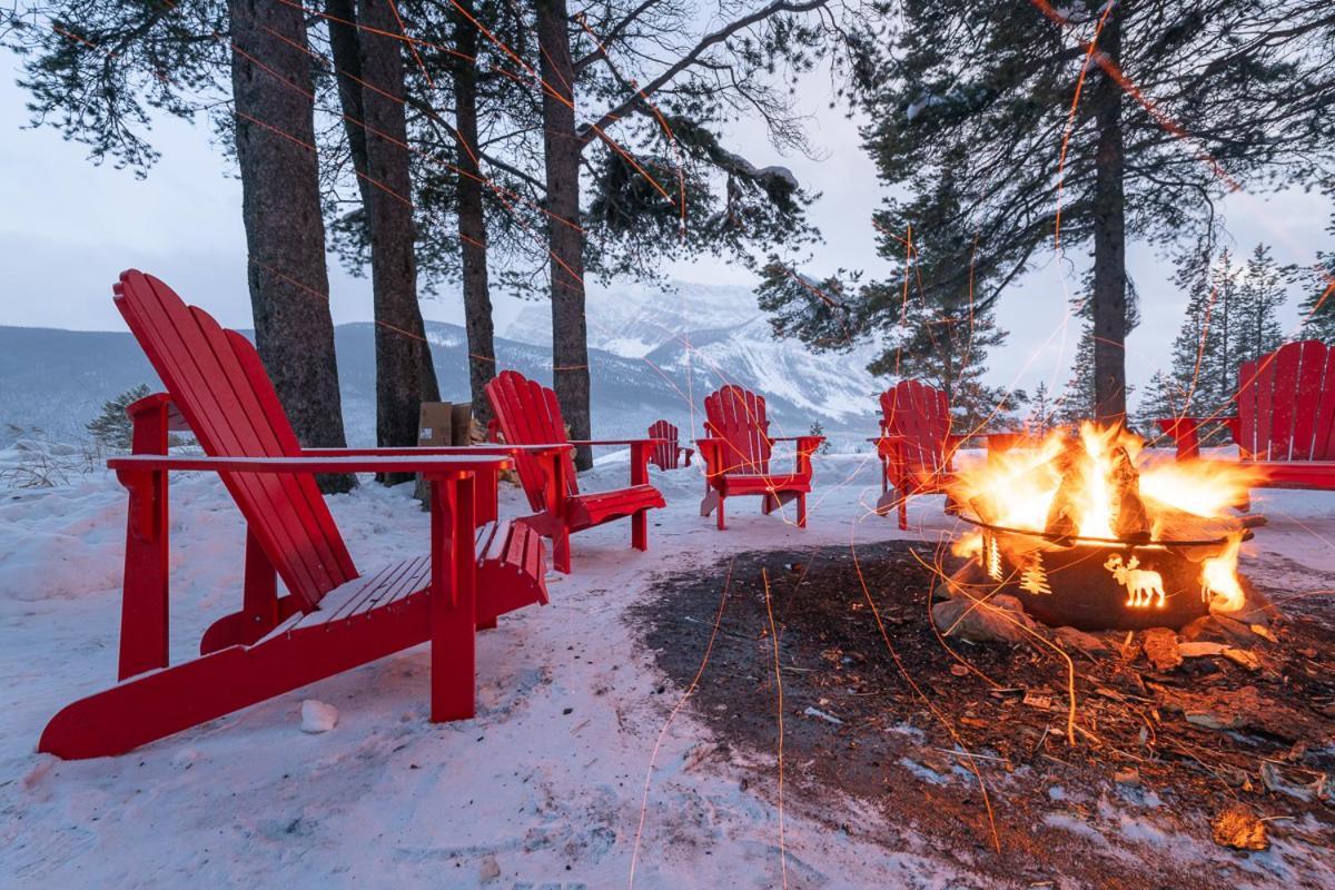 Storm Mountain Lodge & Cabins Castle Junction Exteriör bild